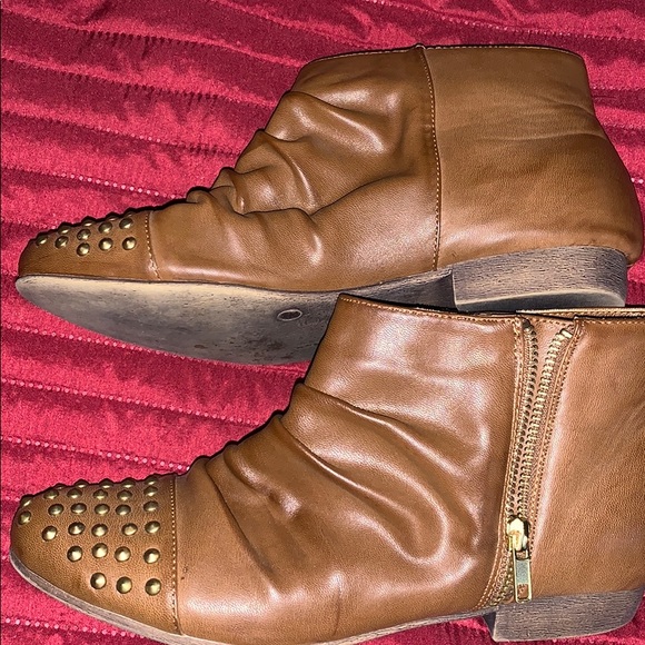 Cute brown ankle booties. - Picture 2 of 6